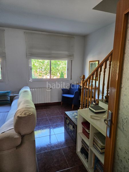 Foto 4e2b45cd-1a61-43ff-95cd-3d3a46474400. Casa aparellada amb calefacció aparcament a Roc Blanc Terrassa