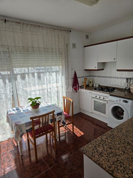 Foto c5ff0e7d-4718-41e3-8c35-9f9a11856000. Casa aparellada amb calefacció aparcament a Roc Blanc Terrassa
