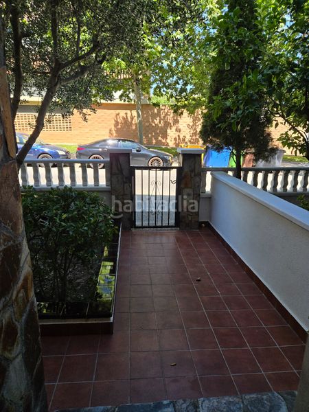 Foto c916845b-6926-4ee8-b153-7f0f6869d9d3. Casa aparellada amb calefacció aparcament a Roc Blanc Terrassa