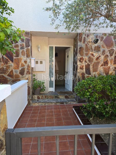 Foto f82f0e30-eaa8-45a4-bde6-586d9b5f1ca9. Casa aparellada amb calefacció aparcament a Roc Blanc Terrassa