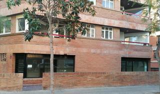 Rent Business premise  Carrer de la nena casas. Nena casas-vía augusta. gran fachada. mucha luz. junto ffcc, aut