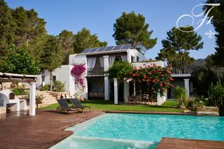 Mas�a en Sant Jordi de Ses Salines-Sant Francesc. Villa de lujo con vistas al mar � ibiza (km 2,8)
