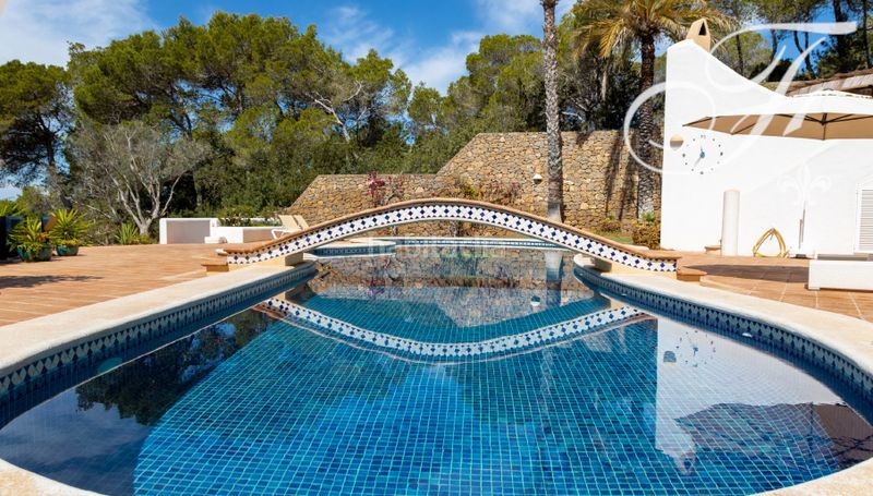 Foto c6ce6ea1-fd22-4dbf-8ac7-7a5603b87793. Casa adossada amb piscina a Sant Carles Santa Eulària