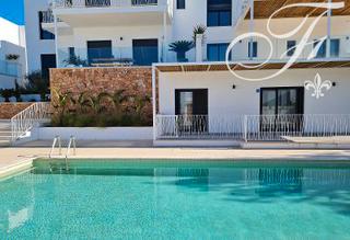 Apartament a Cala Vedella-Cala Tarida. Apartamento en planta baja con jardn privado en cala vadella