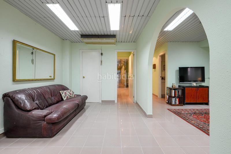 Foto c8ae2cc8-53d6-430e-93ec-dfb0c3e8bbee. Lloguer local comercial a Centre Sant Joan Despí