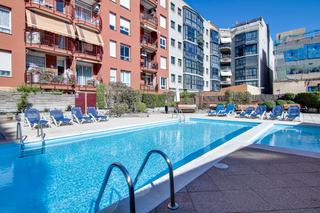 Appartement  Carrer de calàbria. Precioso piso de 100m2 con piscina y jardín en zona comunitaria