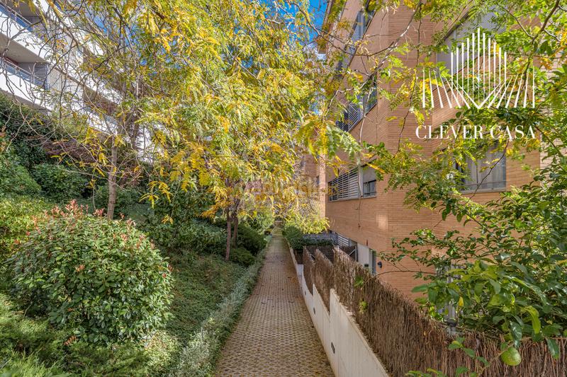 Foto 71cee700-c0a5-4636-972a-bbace7898773. Ground floor with heating parking pool in Parc Central Sant Cugat del Vallès