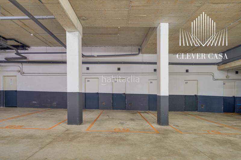 Foto b5b2dd3f-2916-40cf-b1d7-19fd3a7d78c9. Ground floor with heating parking pool in Parc Central Sant Cugat del Vallès