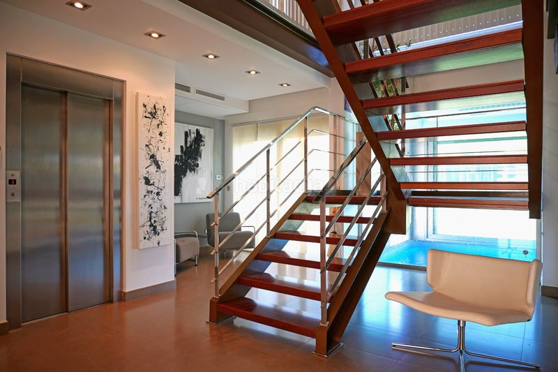 Foto 77ca1a22-3959-45b2-8049-fb79a72fea40. Chalet con riscaldamento parcheggio piscina in Miramar