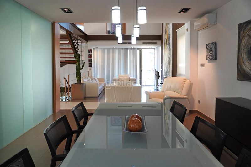 Foto e690ea60-758f-46a3-8f4a-b99e6f2d290f. Chalet con riscaldamento parcheggio piscina in Miramar