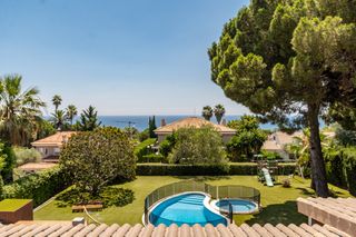 Xalet a Alella. Exclusiva villa de lujo con vistas al mar en can teixidó, alella