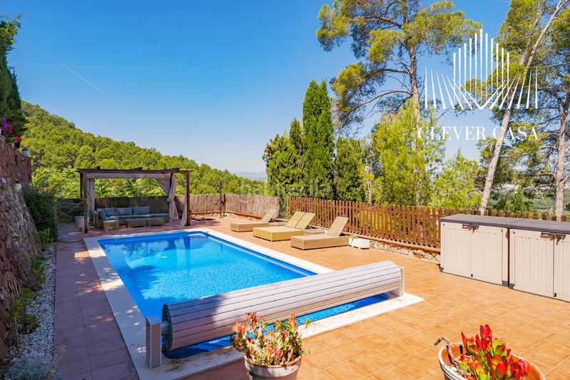 Foto 1ad9a73d-8d63-4588-b891-386292973bbc. Xalet amb xemeneia calefacció aparcament piscina a Castellví de Rosanes