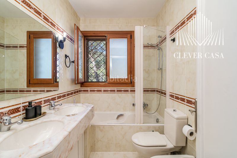 Foto beb1e7c8-301b-4eb1-8a95-c6b1b5e95191. Xalet amb xemeneia calefacció aparcament piscina a Castellví de Rosanes