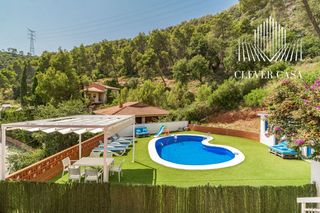 Chalet in Torrelles de Llobregat. Chalet independiente con piscina y jardín en torrelles de llobre