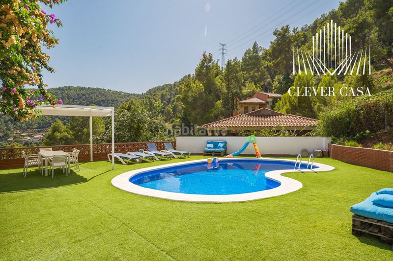 Foto 258682ab-9c85-41a7-a03e-8116a881c567. Xalet amb xemeneia calefacció aparcament piscina a Torrelles de Llobregat