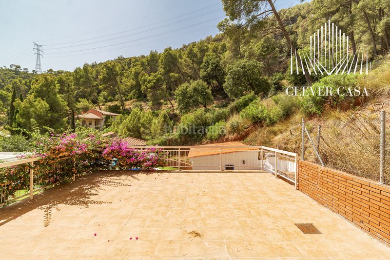 Foto eeaaf9aa-7ecf-45c7-a3cd-604e9fef4556. Xalet amb xemeneia calefacció aparcament piscina a Torrelles de Llobregat