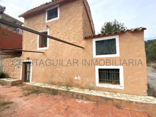 Xalet a Andilla. Casa-chalet con encanto en andilla