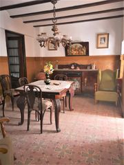 House  Carrer de roma. Casa con 4 habitaciones