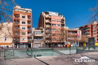 Edificio  Carrer de sant adrià. Edificio