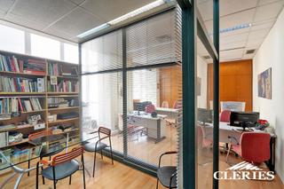 Oficina a Ronda de la universitat 9
