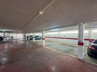Aparcament cotxe  Carrer mar. Plaza de parking - zona paseo marítimo del puerto de alcudia