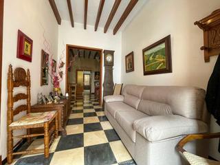 Casa aparellada a Carrer justícia 64. Chalet pareado en muro
