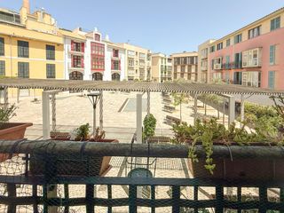 Etagenwohnung  Plaça de raimundo clar. Primer piso con terraza y parking - zona avenidas