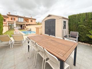 Semi detached house  Carrer nou. Moderno adosado tipo dúplex con piscina propia en moscari
