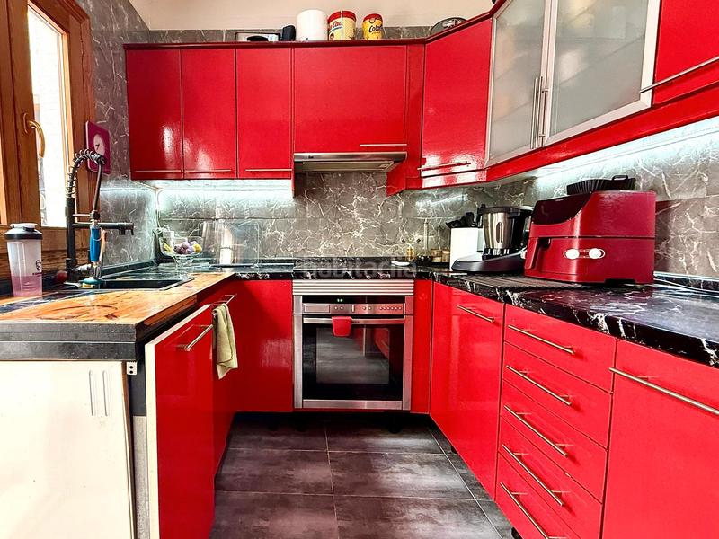 Foto f11ae158-1db4-4ea7-a7ad-d6e7731d8563. Casa pareada vivienda tipo triplex en el centro con terraza y garaje en Inca