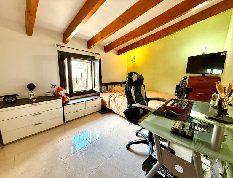 Foto f2c7c0ab-a46b-4758-98b6-8690ec3473af. Casa pareada vivienda tipo triplex en el centro con terraza y garaje en Inca