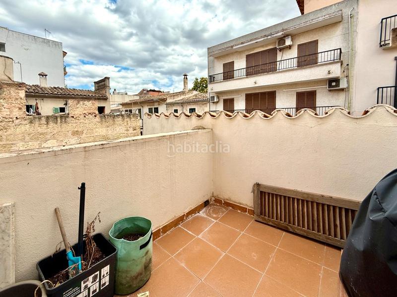 Foto f7ef145b-7cc9-4b47-9e3c-241e601c9415. Casa pareada vivienda tipo triplex en el centro con terraza y garaje en Inca