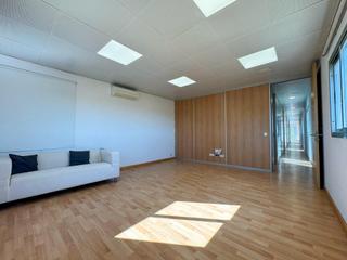 Lloguer Oficina a Carrer de mandrava 107. Alquiler de oficinas en nave industrial