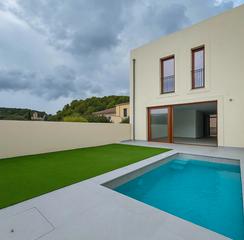 Casa adossada  Carrer des cine. Adosado de obra nueva en mancor de la vall con piscina y garaje