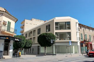 Alquiler Local Comercial  Avinguda del bisbe llompart. Luminoso local en edificio de obra nueva en zona muy concurrida