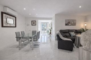 House  Carrer d'antoni maria alcover. Planta baja con terraza