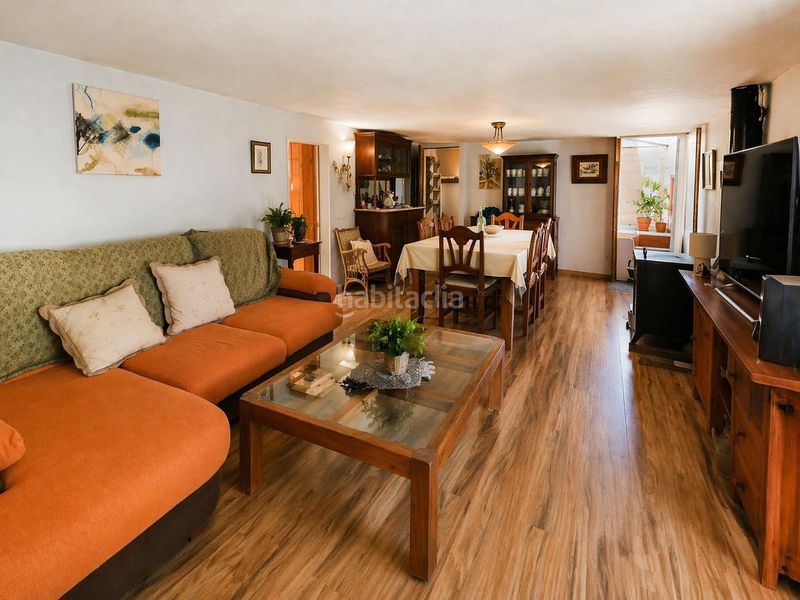 Foto 242d3f91-9db9-46a8-840c-954292d443f4. Casa aparellada a carrer cervantes 15 a Búger