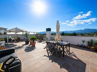 Dachwohnung in Carrer de costitx 77. Atico con vistas y piscina