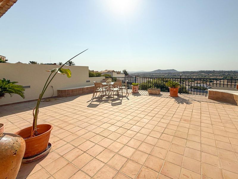 Foto 858d7580-5d6e-4dd3-aba2-7637f86b33f5. Casa amb piscina a Selva