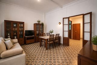 Appartement à Gran Via de Colom. Planta baja con patio privado y amplio sótano