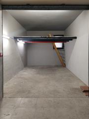 Aparcament cotxe a Carrer de sant pere 30. Garatge individual tancat per 1 cotxe