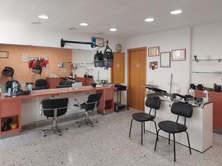 Local Comercial a Carrer clavetaires 5. Local per comerços i negocis al centre de la vila
