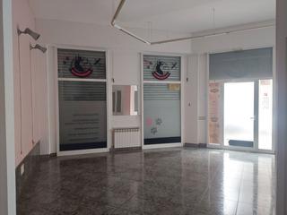 Lloguer Local Comercial a Carrer del puigmal 2. Local en lloguer a la plaça vila de prada de ripoll