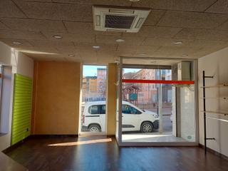 Lloguer Local Comercial a Carrer montgrony 8. Local en cantonada per llogar a ripoll, zona carretera barcelona