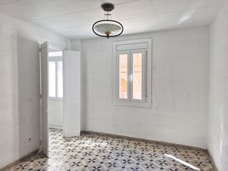 Pis  Carretera d'olot. Pis de 2 habitacions amb jard� i trasters