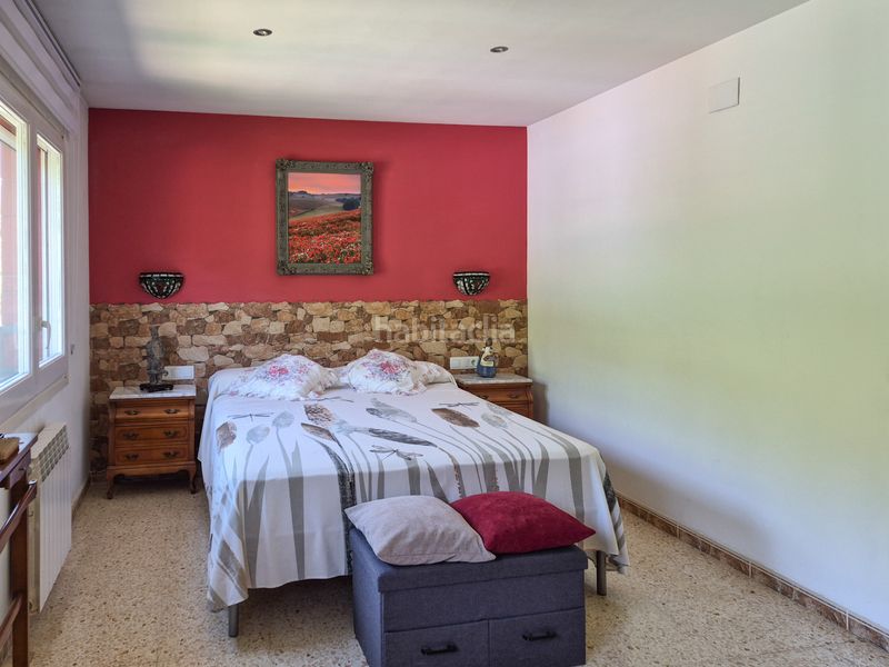 Foto 19fe2696-5a96-49e7-8651-48f6f2637d00. Casa adossada amb calefacció aparcament a Ripoll
