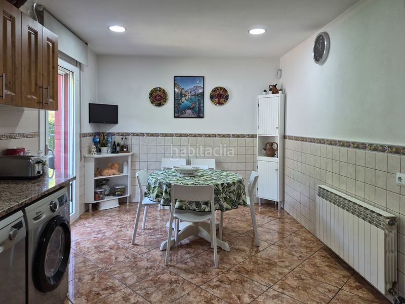 Foto 5ae0deb5-609d-40bf-9888-37d4edcf83ed. Casa adossada amb calefacció aparcament a Ripoll