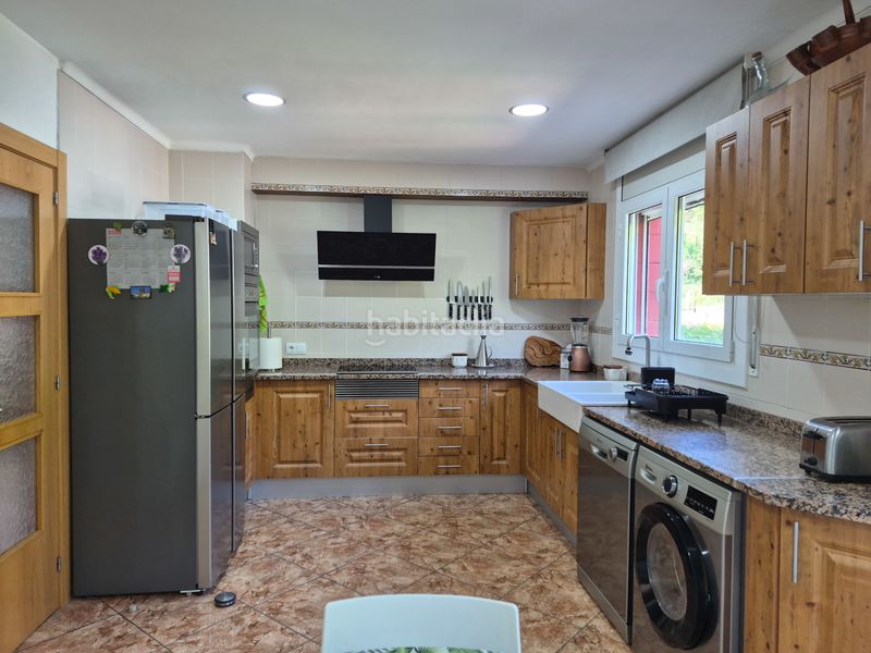 Foto a8e018e9-bd23-4597-ba88-1c6a4a7be321. Casa adossada amb calefacció aparcament a Ripoll