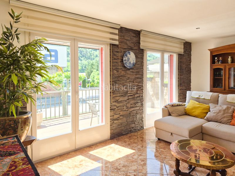 Foto ee3cad80-fa8b-451e-a7b7-6930c7465cd8. Casa adossada amb calefacció aparcament a Ripoll