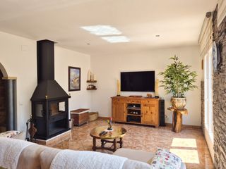 Reihenhaus in Ripoll. Casa unifamiliar, solella, amb jardí de 90m2 i en perfecte estat