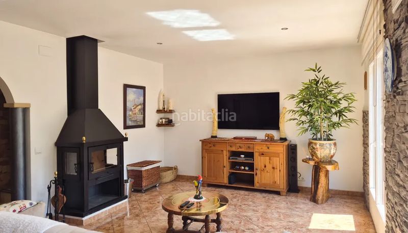 Foto 16745291-04b6-459b-b008-f42e9a0dabcf. Casa aparellada a Ripoll